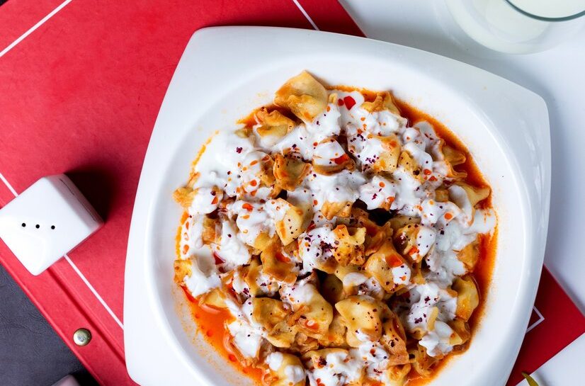 Chilaquiles cu sos rosu