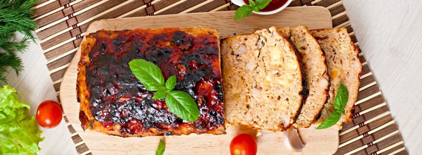 homemade-ground-meatloaf-with-ketchup-basil_2829-16308