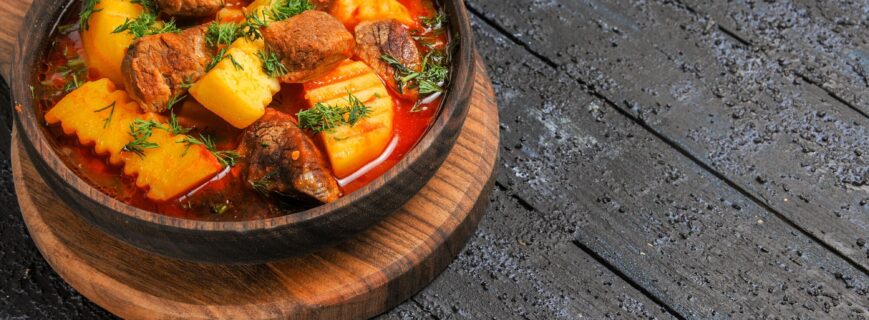 Gulas de porc cu cartofi