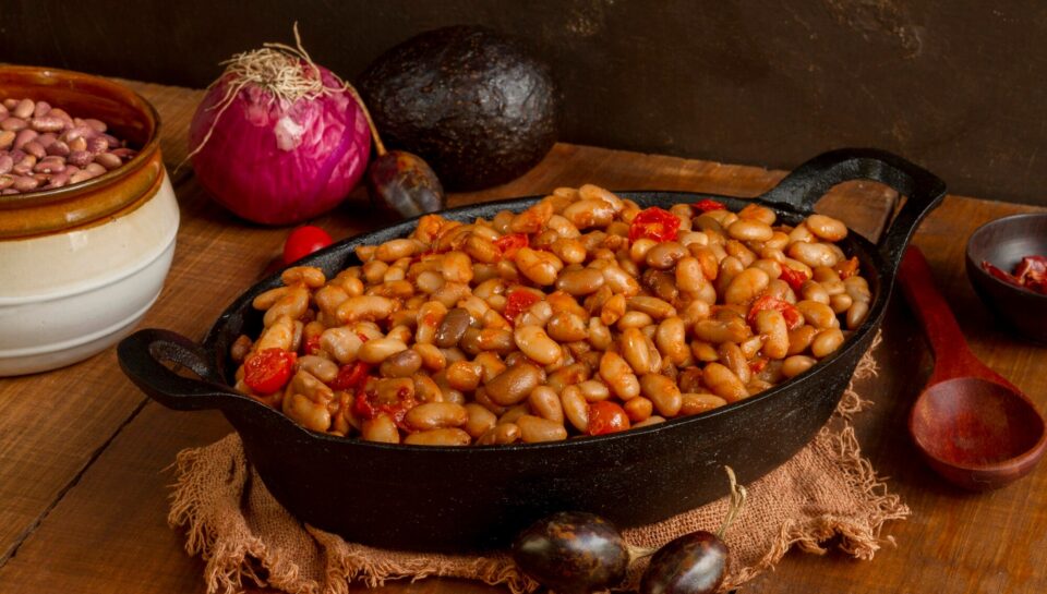 Iahnie de fasole cu afumatura