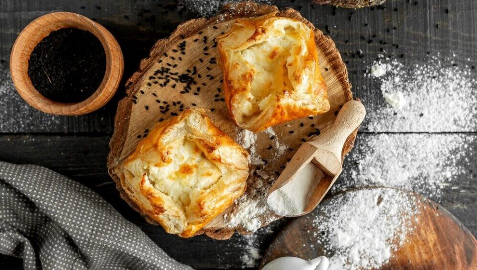 Pateuri cu branza telemea