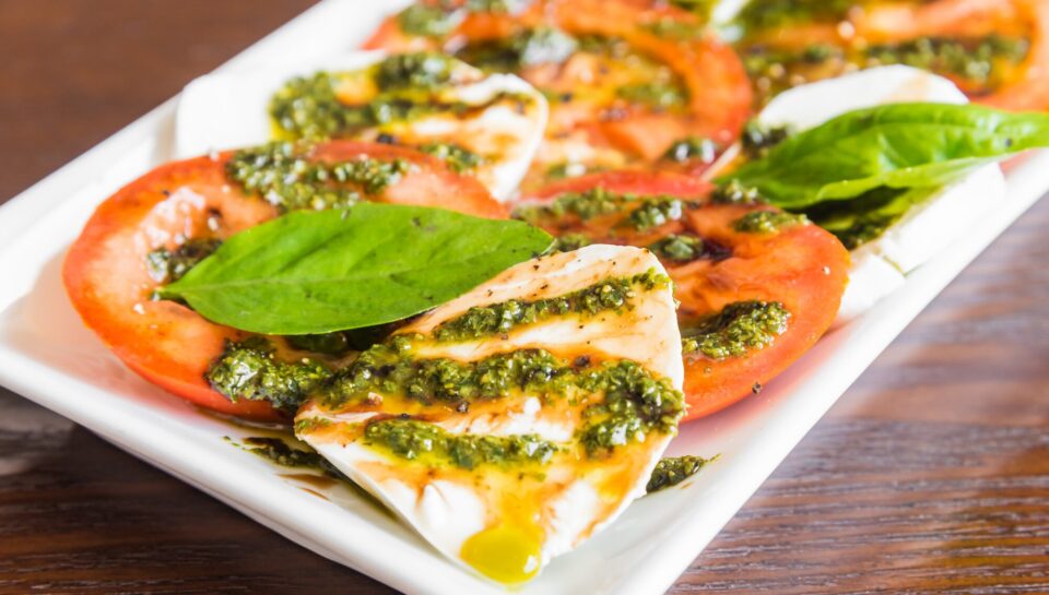 Salata Caprese cu pesto