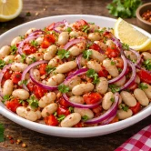 Salată de fasole cu ceapă roșie