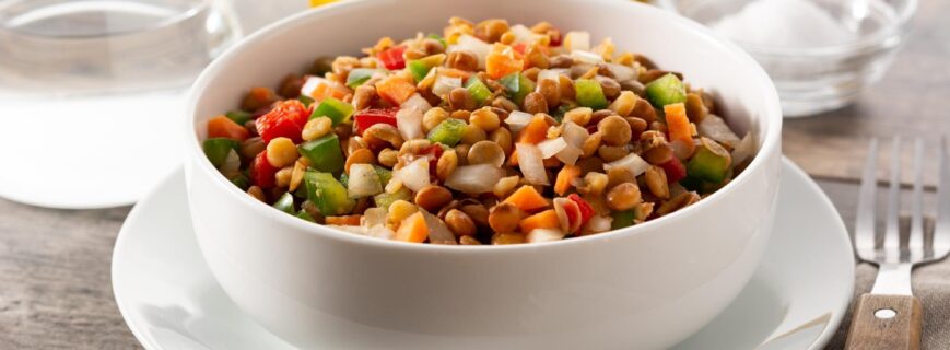 Salată de linte cu ardei copți