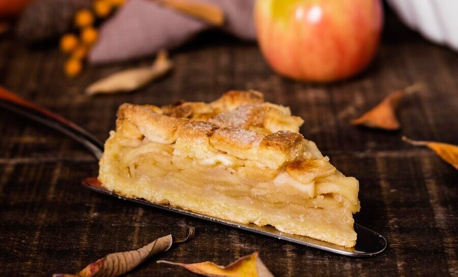 Tarta rustica cu mere si scortisoara