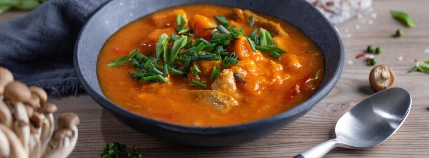 Tocanita de morcovi cu pui